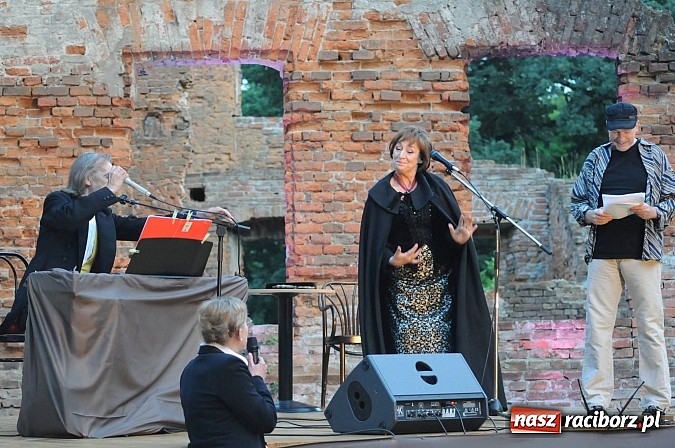 Zdjęcie w galerii na portalu naszraciborz.pl: Łubowice. Podróż sentymentalna z Martą Klubowicz i artystami Piwnicy pod Baranami wiadomości z regionu