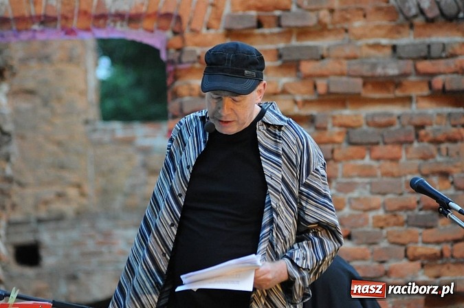 Zdjęcie w galerii na portalu naszraciborz.pl: Łubowice. Podróż sentymentalna z Martą Klubowicz i artystami Piwnicy pod Baranami wiadomości z regionu