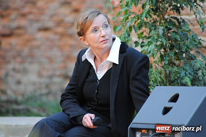 Zdjęcie w galerii na portalu naszraciborz.pl: Łubowice. Podróż sentymentalna z Martą Klubowicz i artystami Piwnicy pod Baranami wiadomości z regionu