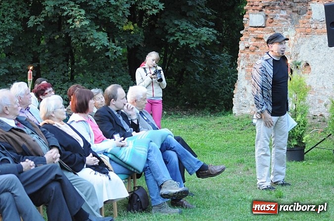 Zdjęcie w galerii na portalu naszraciborz.pl: Łubowice. Podróż sentymentalna z Martą Klubowicz i artystami Piwnicy pod Baranami wiadomości z regionu