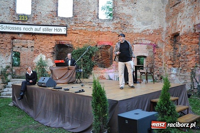 Zdjęcie w galerii na portalu naszraciborz.pl: Łubowice. Podróż sentymentalna z Martą Klubowicz i artystami Piwnicy pod Baranami wiadomości z regionu