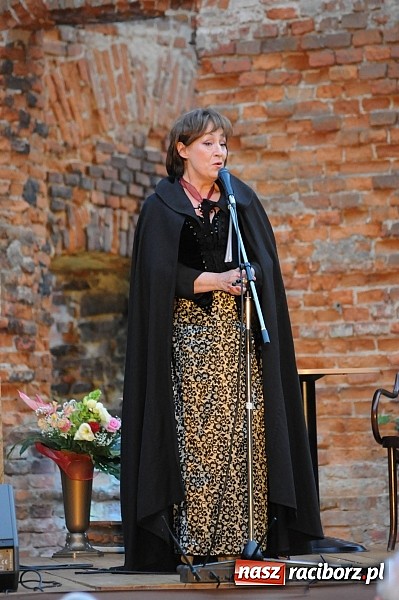 Zdjęcie w galerii na portalu naszraciborz.pl: Łubowice. Podróż sentymentalna z Martą Klubowicz i artystami Piwnicy pod Baranami wiadomości z regionu