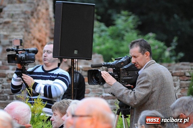 Zdjęcie w galerii na portalu naszraciborz.pl: Łubowice. Podróż sentymentalna z Martą Klubowicz i artystami Piwnicy pod Baranami wiadomości z regionu