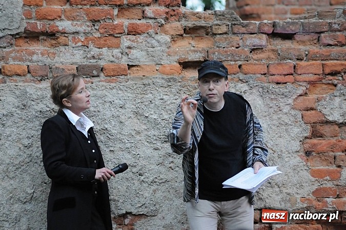 Zdjęcie w galerii na portalu naszraciborz.pl: Łubowice. Podróż sentymentalna z Martą Klubowicz i artystami Piwnicy pod Baranami wiadomości z regionu