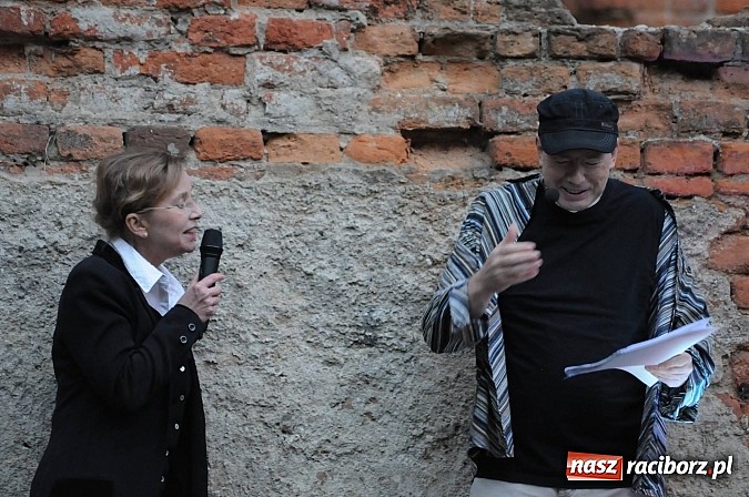 Zdjęcie w galerii na portalu naszraciborz.pl: Łubowice. Podróż sentymentalna z Martą Klubowicz i artystami Piwnicy pod Baranami wiadomości z regionu