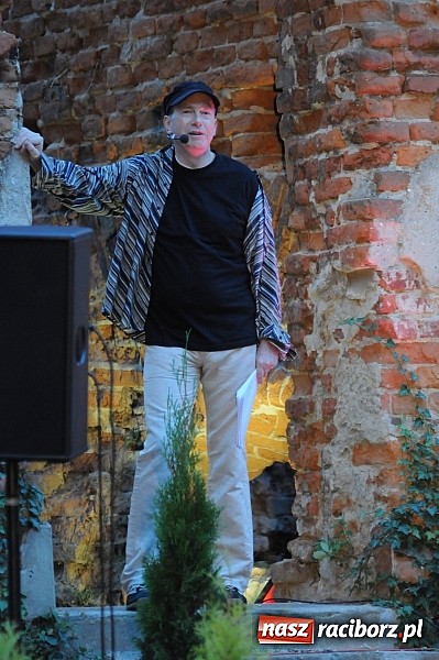 Zdjęcie w galerii na portalu naszraciborz.pl: Łubowice. Podróż sentymentalna z Martą Klubowicz i artystami Piwnicy pod Baranami wiadomości z regionu