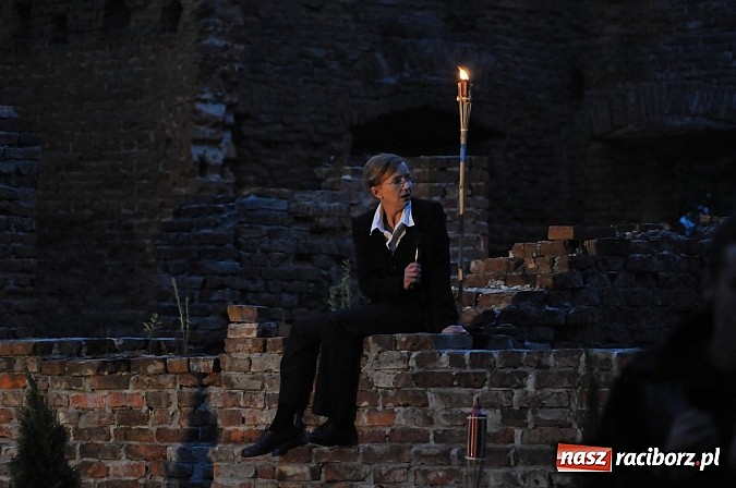 Zdjęcie w galerii na portalu naszraciborz.pl: Łubowice. Podróż sentymentalna z Martą Klubowicz i artystami Piwnicy pod Baranami wiadomości z regionu