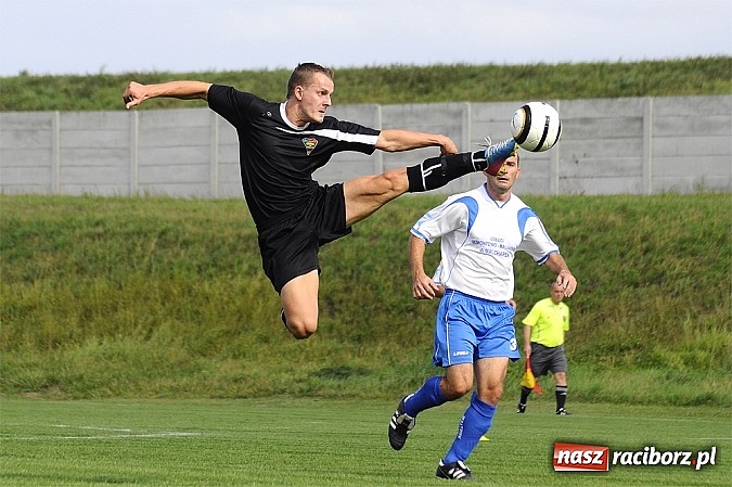 Zdjęcie w galerii na portalu naszraciborz.pl: Kapitan uratował punkt dla Czarnych wiadomości z regionu