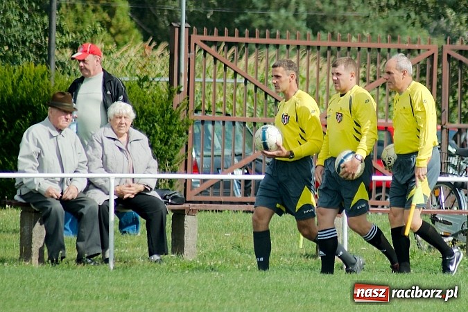 Zdjęcie w galerii na portalu naszraciborz.pl: Pietrowice kontra Cyprzanów: Gminne derby na remis wiadomości z regionu