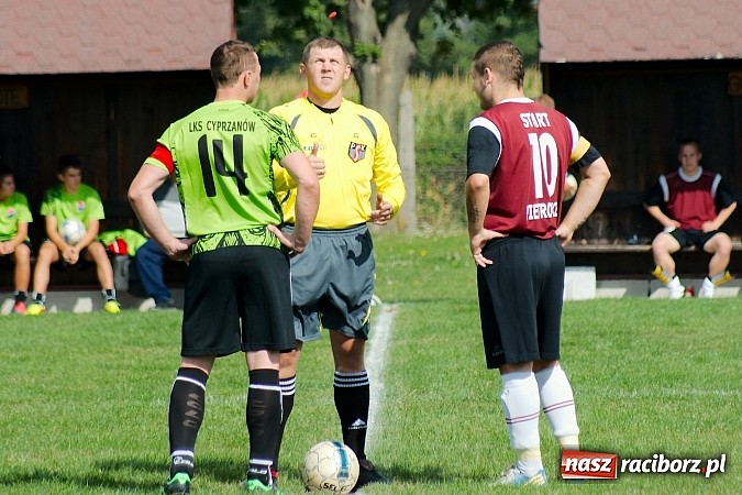 Zdjęcie w galerii na portalu naszraciborz.pl: Pietrowice kontra Cyprzanów: Gminne derby na remis wiadomości z regionu