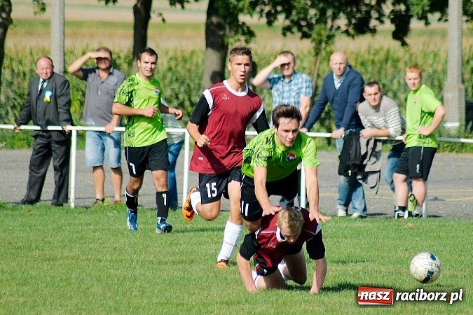 Zdjęcie w galerii na portalu naszraciborz.pl: Pietrowice kontra Cyprzanów: Gminne derby na remis wiadomości z regionu