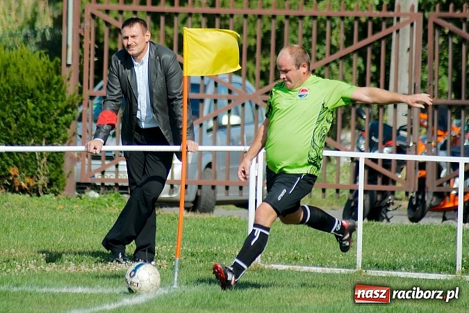Zdjęcie w galerii na portalu naszraciborz.pl: Pietrowice kontra Cyprzanów: Gminne derby na remis wiadomości z regionu