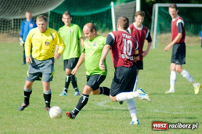 Zdjęcie w galerii na portalu naszraciborz.pl: Pietrowice kontra Cyprzanów: Gminne derby na remis wiadomości z regionu