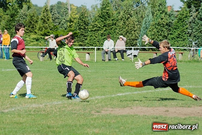 Zdjęcie w galerii na portalu naszraciborz.pl: Pietrowice kontra Cyprzanów: Gminne derby na remis wiadomości z regionu