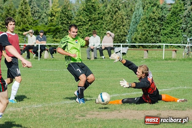 Zdjęcie w galerii na portalu naszraciborz.pl: Pietrowice kontra Cyprzanów: Gminne derby na remis wiadomości z regionu