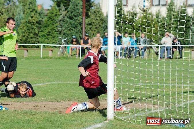Zdjęcie w galerii na portalu naszraciborz.pl: Pietrowice kontra Cyprzanów: Gminne derby na remis wiadomości z regionu
