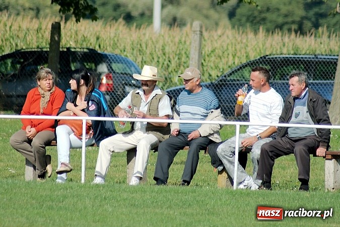 Zdjęcie w galerii na portalu naszraciborz.pl: Pietrowice kontra Cyprzanów: Gminne derby na remis wiadomości z regionu