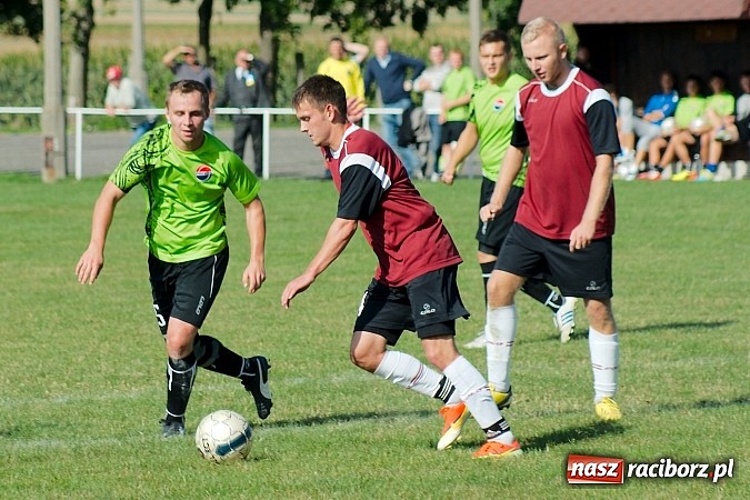 Zdjęcie w galerii na portalu naszraciborz.pl: Pietrowice kontra Cyprzanów: Gminne derby na remis wiadomości z regionu
