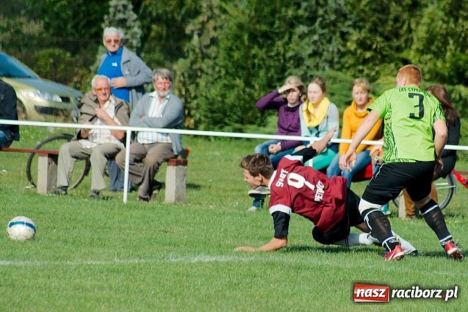 Zdjęcie w galerii na portalu naszraciborz.pl: Pietrowice kontra Cyprzanów: Gminne derby na remis wiadomości z regionu