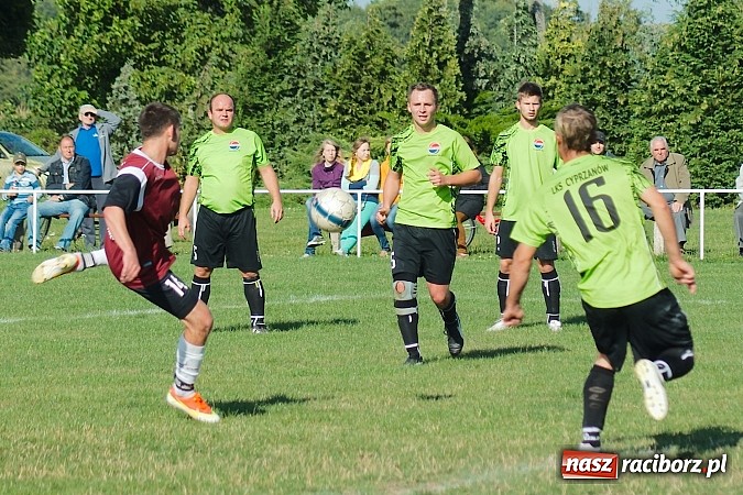 Zdjęcie w galerii na portalu naszraciborz.pl: Pietrowice kontra Cyprzanów: Gminne derby na remis wiadomości z regionu