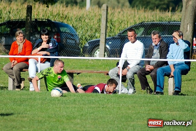 Zdjęcie w galerii na portalu naszraciborz.pl: Pietrowice kontra Cyprzanów: Gminne derby na remis wiadomości z regionu