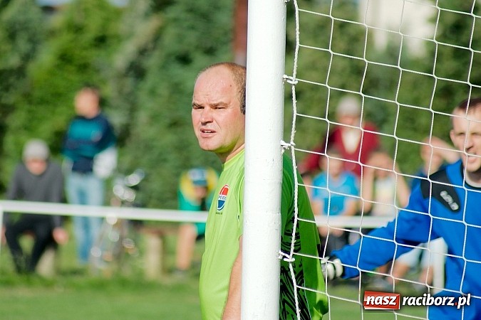 Zdjęcie w galerii na portalu naszraciborz.pl: Pietrowice kontra Cyprzanów: Gminne derby na remis wiadomości z regionu