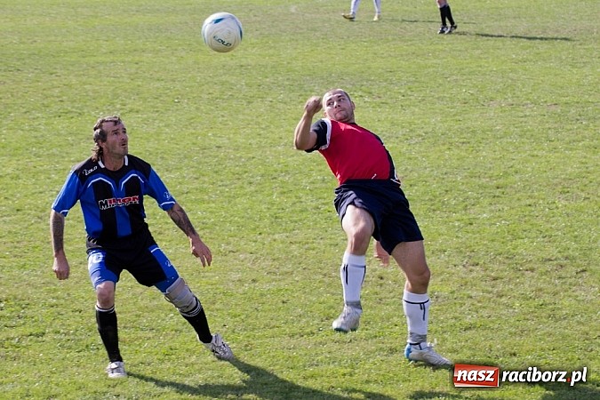 Zdjęcie w galerii na portalu naszraciborz.pl: B klasa: Sześciopak na Brzeziu wiadomości z regionu