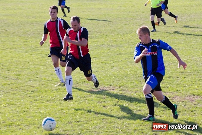 Zdjęcie w galerii na portalu naszraciborz.pl: B klasa: Sześciopak na Brzeziu wiadomości z regionu