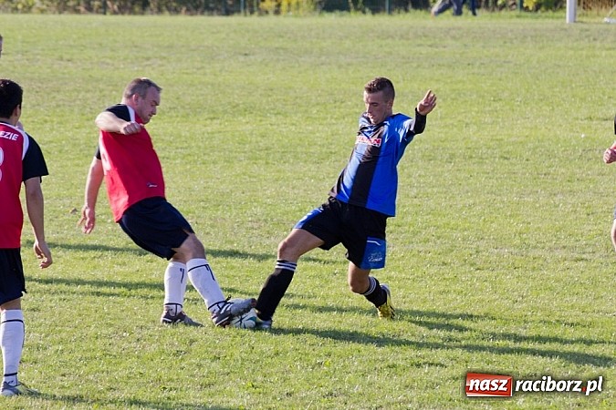 Zdjęcie w galerii na portalu naszraciborz.pl: B klasa: Sześciopak na Brzeziu wiadomości z regionu