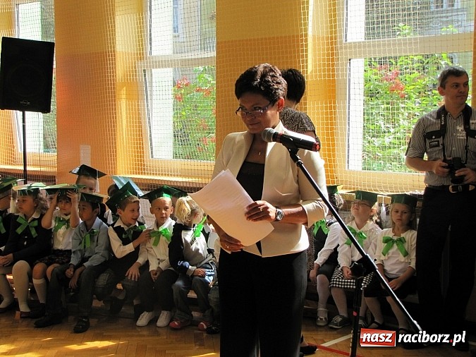 Zdjęcie w galerii na portalu naszraciborz.pl: Pierwszaki z SP 13 już po pasowaniu wiadomości z regionu