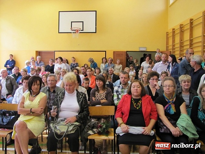 Zdjęcie w galerii na portalu naszraciborz.pl: Pierwszaki z SP 13 już po pasowaniu wiadomości z regionu