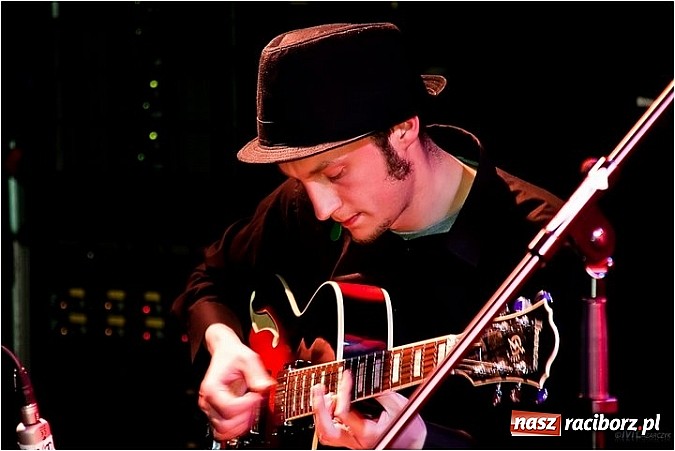 Zdjęcie w galerii na portalu naszraciborz.pl: Nauka gry na instrumentach dla każdego!  wiadomości z regionu