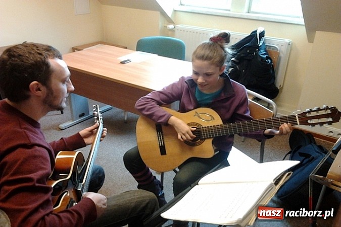 Zdjęcie w galerii na portalu naszraciborz.pl: Nauka gry na instrumentach dla każdego!  wiadomości z regionu