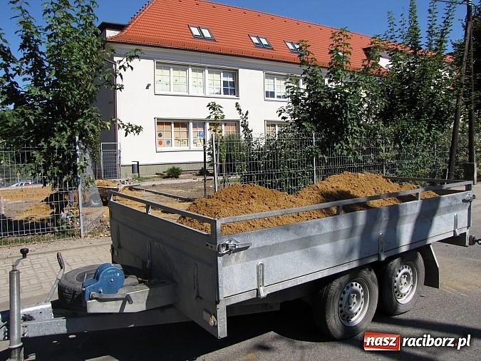 Zdjęcie w galerii na portalu naszraciborz.pl: Plac zabaw na Ocicach powstanie z poślizgiem wiadomości z regionu