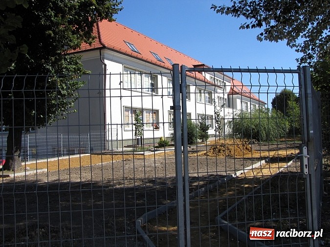 Zdjęcie w galerii na portalu naszraciborz.pl: Plac zabaw na Ocicach powstanie z poślizgiem wiadomości z regionu