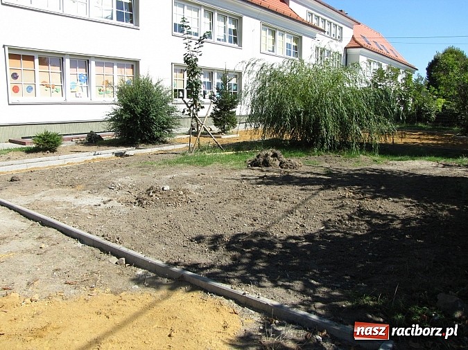 Zdjęcie w galerii na portalu naszraciborz.pl: Plac zabaw na Ocicach powstanie z poślizgiem wiadomości z regionu