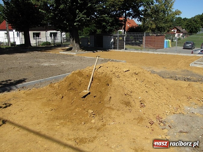 Zdjęcie w galerii na portalu naszraciborz.pl: Plac zabaw na Ocicach powstanie z poślizgiem wiadomości z regionu