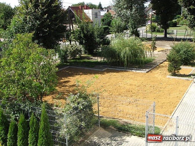 Zdjęcie w galerii na portalu naszraciborz.pl: Plac zabaw na Ocicach powstanie z poślizgiem wiadomości z regionu