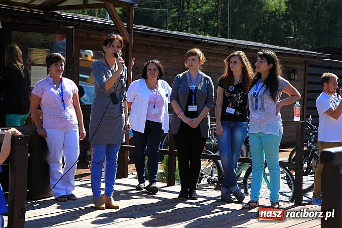 Zdjęcie w galerii na portalu naszraciborz.pl: Kijki w dłoń i w drogę! Zawody Nordic Walking w Szymocicach już za nami wiadomości z regionu