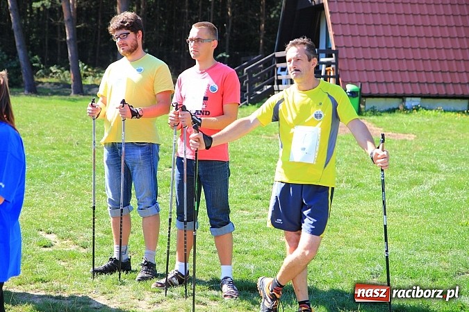 Zdjęcie w galerii na portalu naszraciborz.pl: Kijki w dłoń i w drogę! Zawody Nordic Walking w Szymocicach już za nami wiadomości z regionu