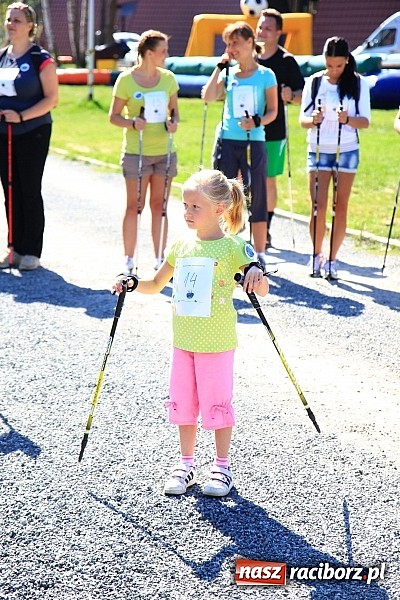 Zdjęcie w galerii na portalu naszraciborz.pl: Kijki w dłoń i w drogę! Zawody Nordic Walking w Szymocicach już za nami wiadomości z regionu