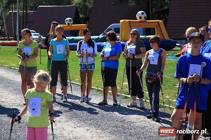 Zdjęcie w galerii na portalu naszraciborz.pl: Kijki w dłoń i w drogę! Zawody Nordic Walking w Szymocicach już za nami wiadomości z regionu