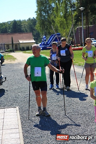 Zdjęcie w galerii na portalu naszraciborz.pl: Kijki w dłoń i w drogę! Zawody Nordic Walking w Szymocicach już za nami wiadomości z regionu