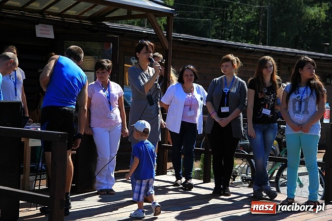 Zdjęcie w galerii na portalu naszraciborz.pl: Kijki w dłoń i w drogę! Zawody Nordic Walking w Szymocicach już za nami wiadomości z regionu