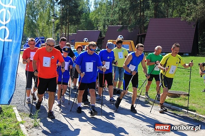 Zdjęcie w galerii na portalu naszraciborz.pl: Kijki w dłoń i w drogę! Zawody Nordic Walking w Szymocicach już za nami wiadomości z regionu