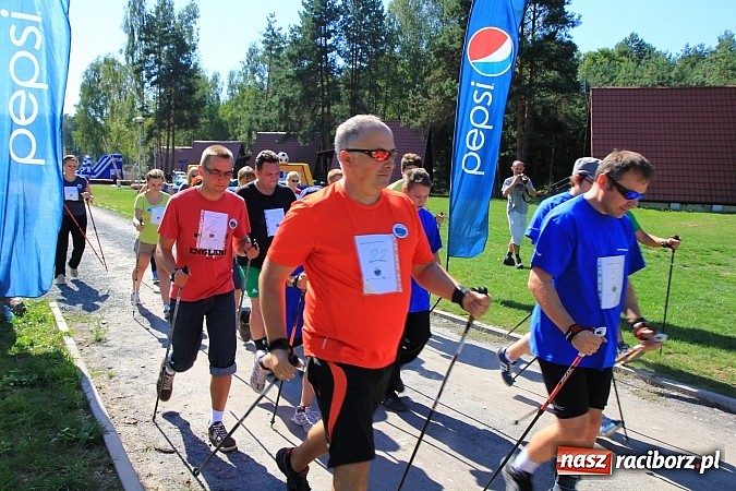 Zdjęcie w galerii na portalu naszraciborz.pl: Kijki w dłoń i w drogę! Zawody Nordic Walking w Szymocicach już za nami wiadomości z regionu