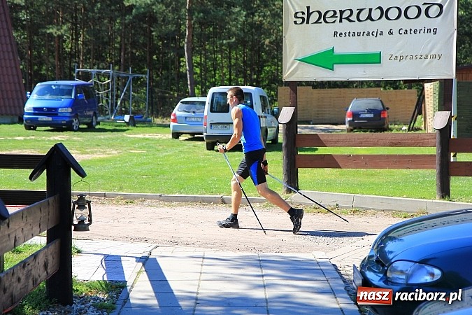 Zdjęcie w galerii na portalu naszraciborz.pl: Kijki w dłoń i w drogę! Zawody Nordic Walking w Szymocicach już za nami wiadomości z regionu