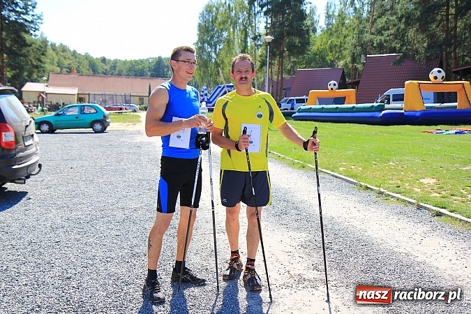 Zdjęcie w galerii na portalu naszraciborz.pl: Kijki w dłoń i w drogę! Zawody Nordic Walking w Szymocicach już za nami wiadomości z regionu