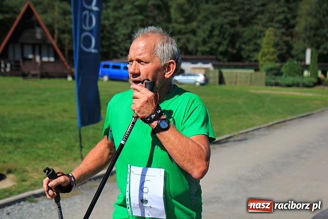 Zdjęcie w galerii na portalu naszraciborz.pl: Kijki w dłoń i w drogę! Zawody Nordic Walking w Szymocicach już za nami wiadomości z regionu