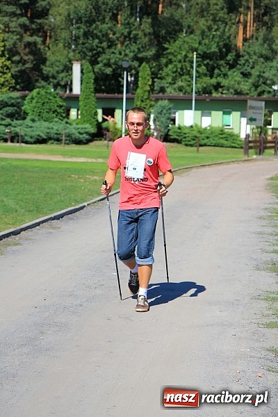 Zdjęcie w galerii na portalu naszraciborz.pl: Kijki w dłoń i w drogę! Zawody Nordic Walking w Szymocicach już za nami wiadomości z regionu